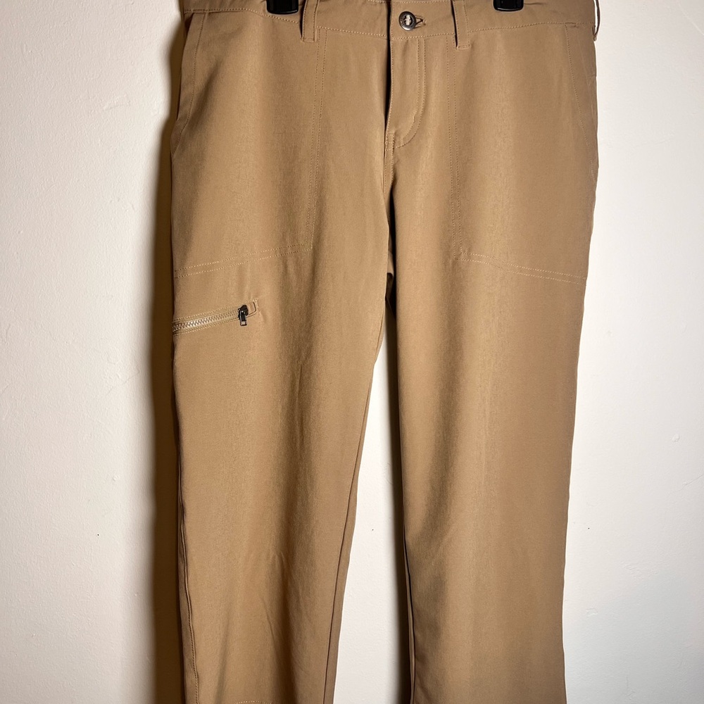 Patagonia women’s active capri size 4. EUC
